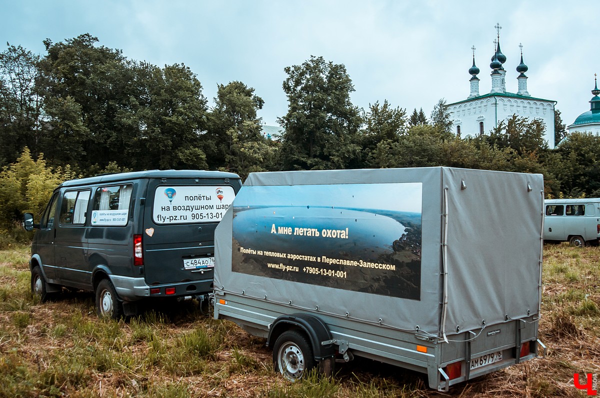 В Суздале состоялось открытие фестиваля воздухоплавания “Золотое кольцо России”. 6 аэростатов полетели над городом вечером, еще 15 - утром.