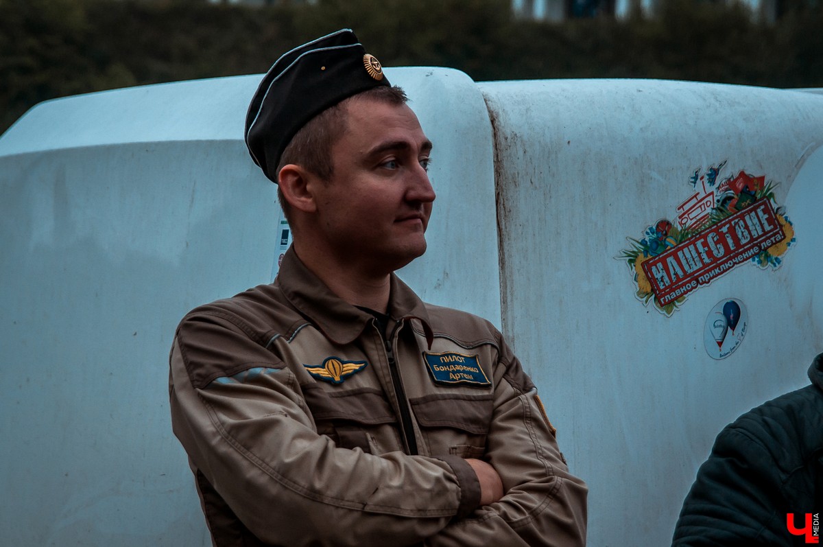 В Суздале состоялось открытие фестиваля воздухоплавания “Золотое кольцо России”. 6 аэростатов полетели над городом вечером, еще 15 - утром.