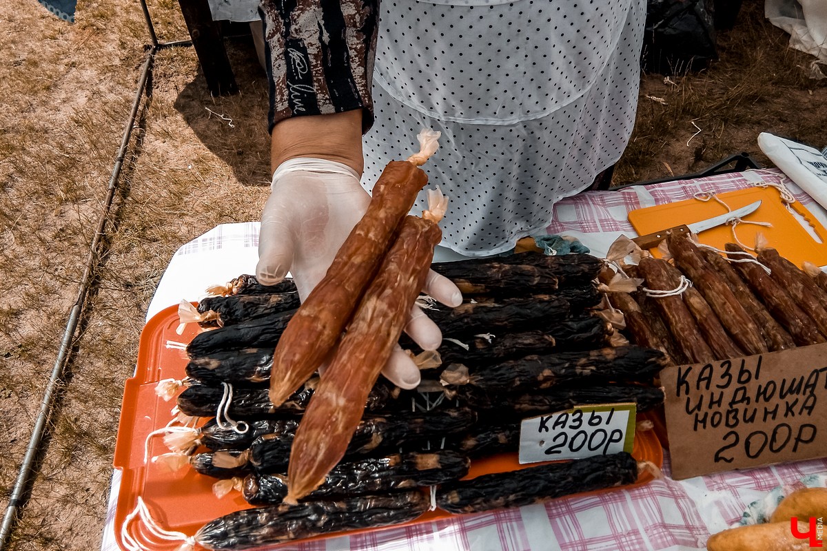 Во Владимире прошел 20-й праздник Сабантуй. В нем приняли участие татары и башкиры. Они устроили национальные забавы и угостили владимирцев необычными блюдами