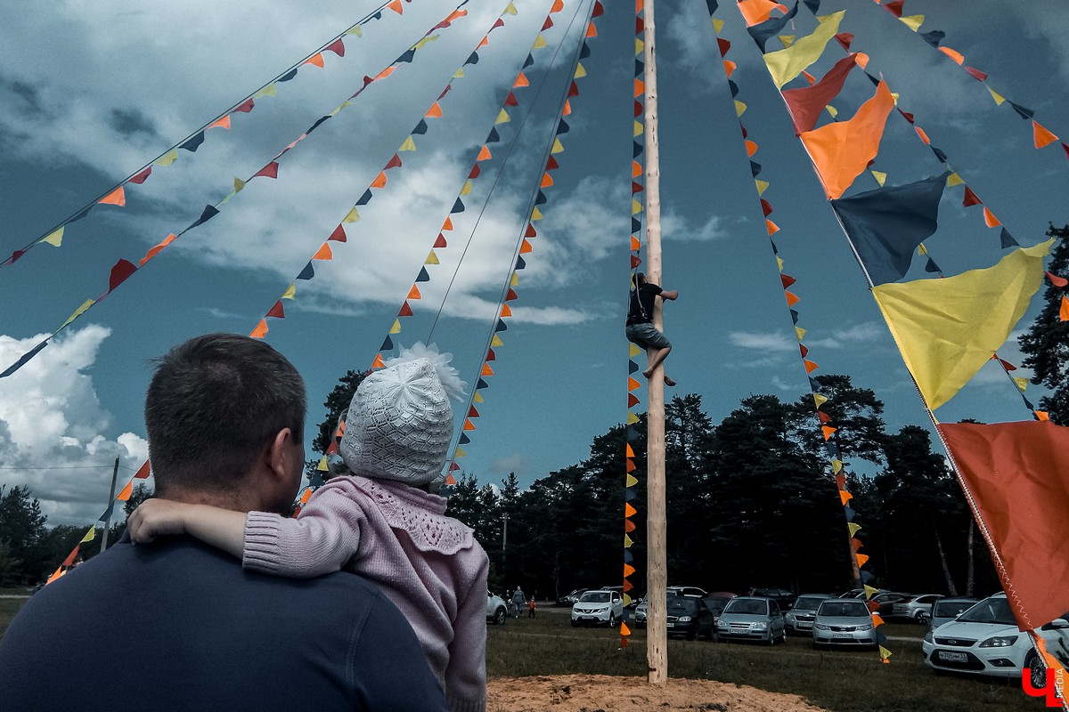 Во Владимире прошел 20-й праздник Сабантуй. В нем приняли участие татары и башкиры. Они устроили национальные забавы и угостили владимирцев необычными блюдами