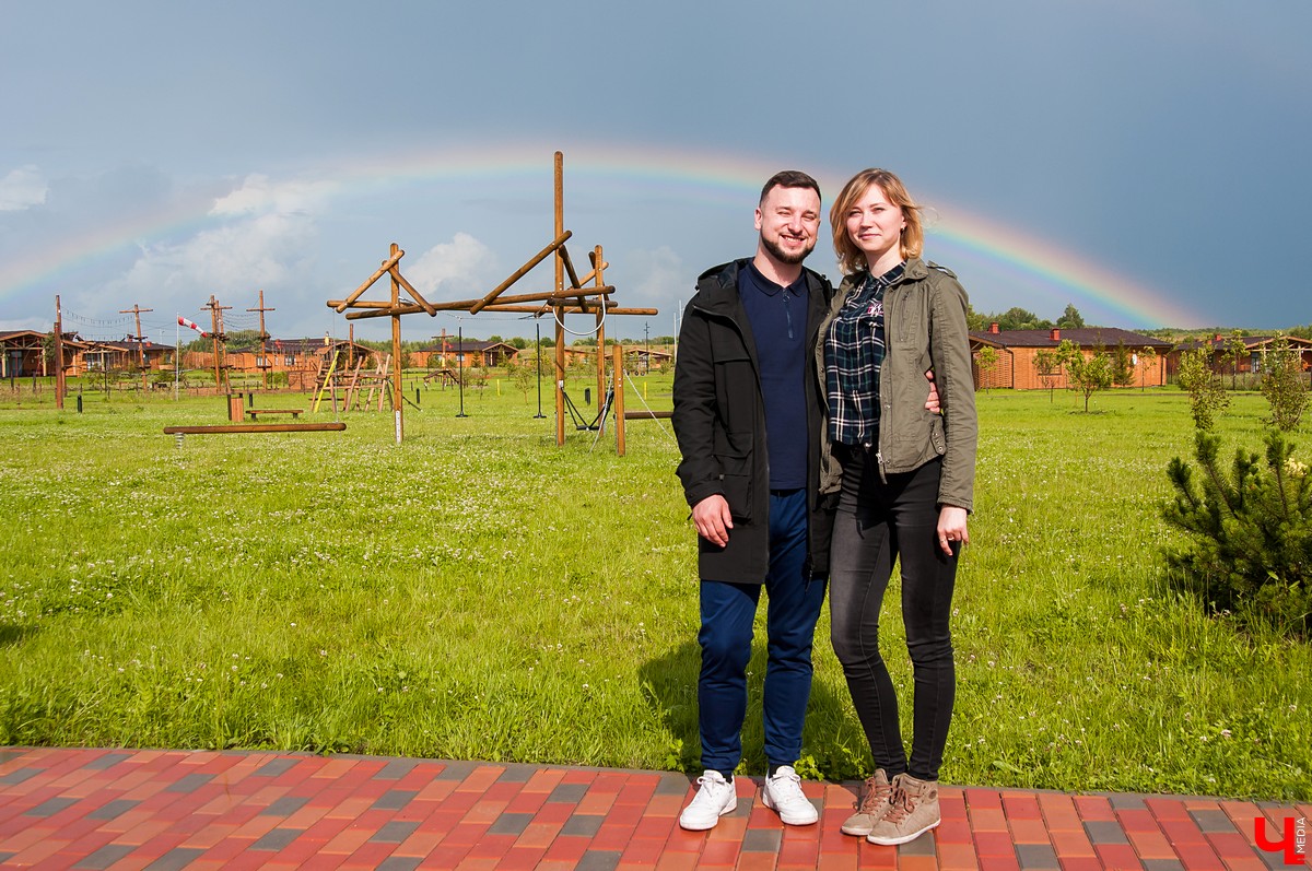 Владимирцы съездили на закрытие фестиваля воздухоплавания в Переславль-Залесский. Там они покатались на воздушном шаре и послушали группу «Братья Грим»