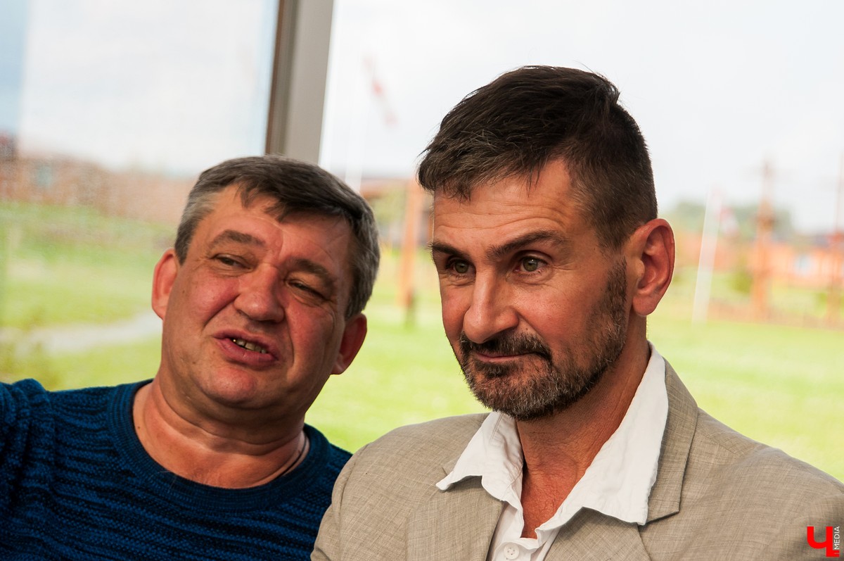 Владимирцы съездили на закрытие фестиваля воздухоплавания в Переславль-Залесский. Там они покатались на воздушном шаре и послушали группу «Братья Грим»