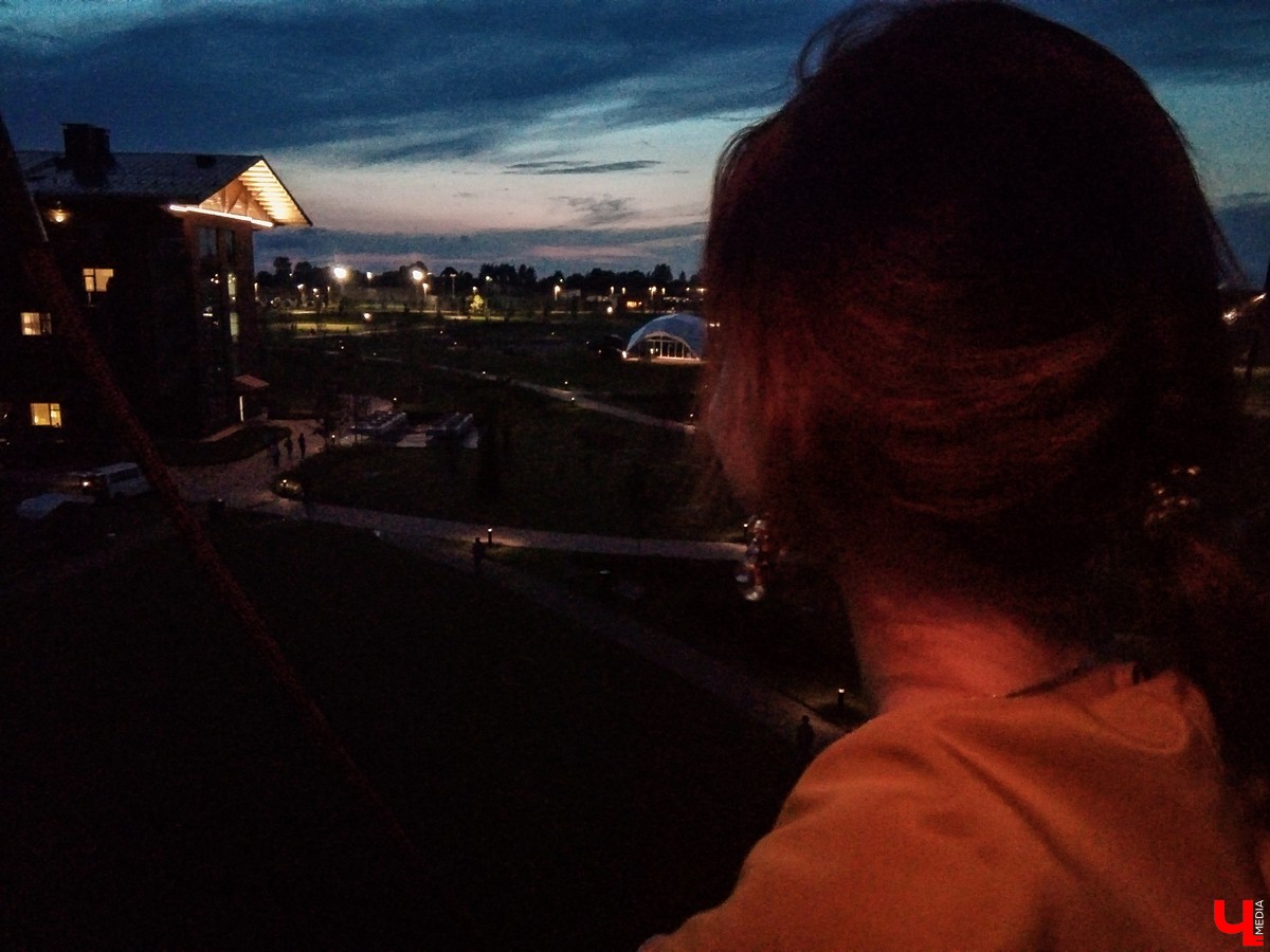 Владимирцы съездили на закрытие фестиваля воздухоплавания в Переславль-Залесский. Там они покатались на воздушном шаре и послушали группу «Братья Грим»