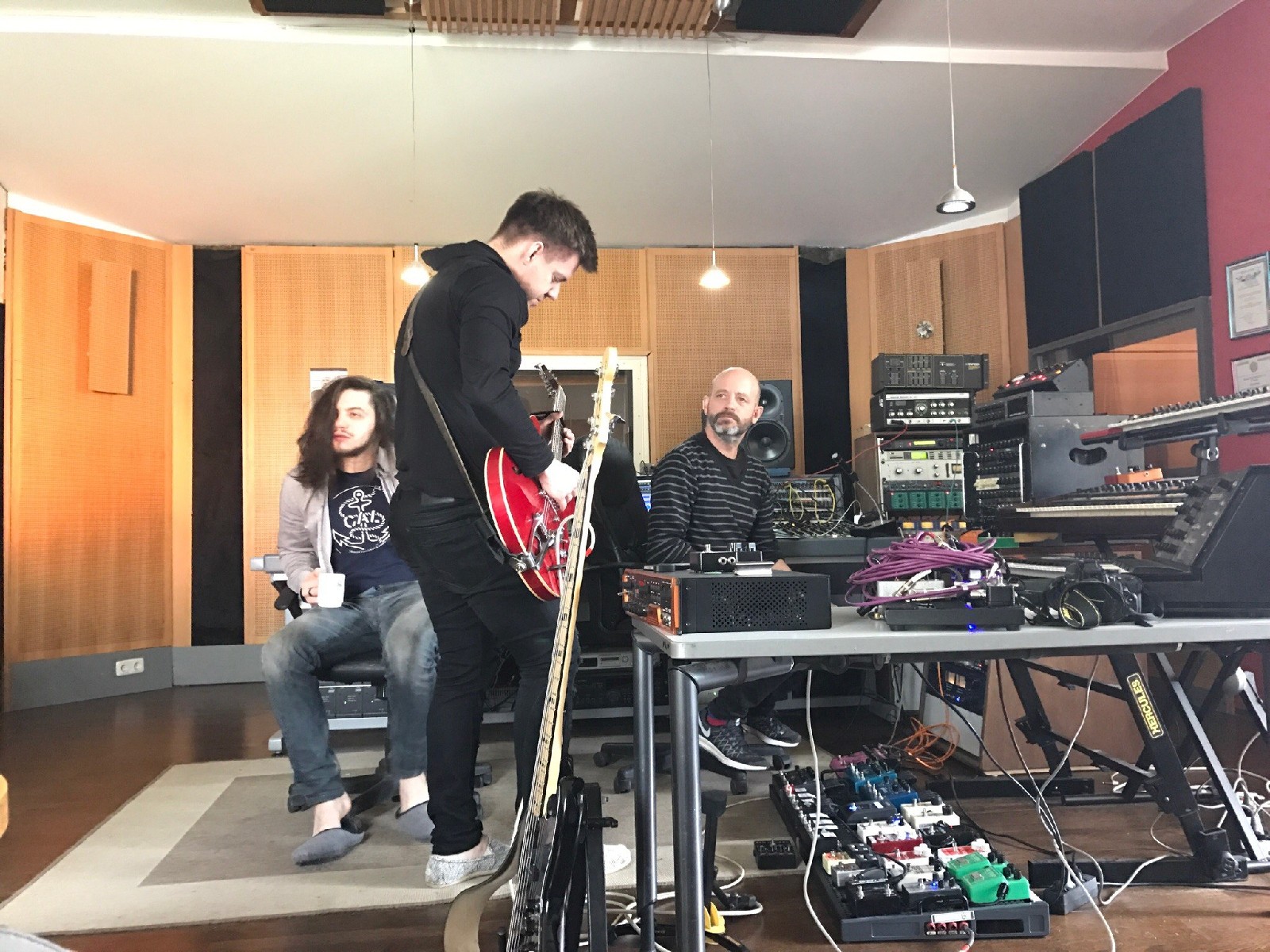 Пару лет назад наш портал уже отмечал владимирскую группу AMPLIFE как один из самых интересных и перспективных музыкальных проектов города. На днях состоялся релиз новой композиции ребят - «RAINBOW», подкрепленный ярким видео. Это повод познакомиться с музыкантами поближе