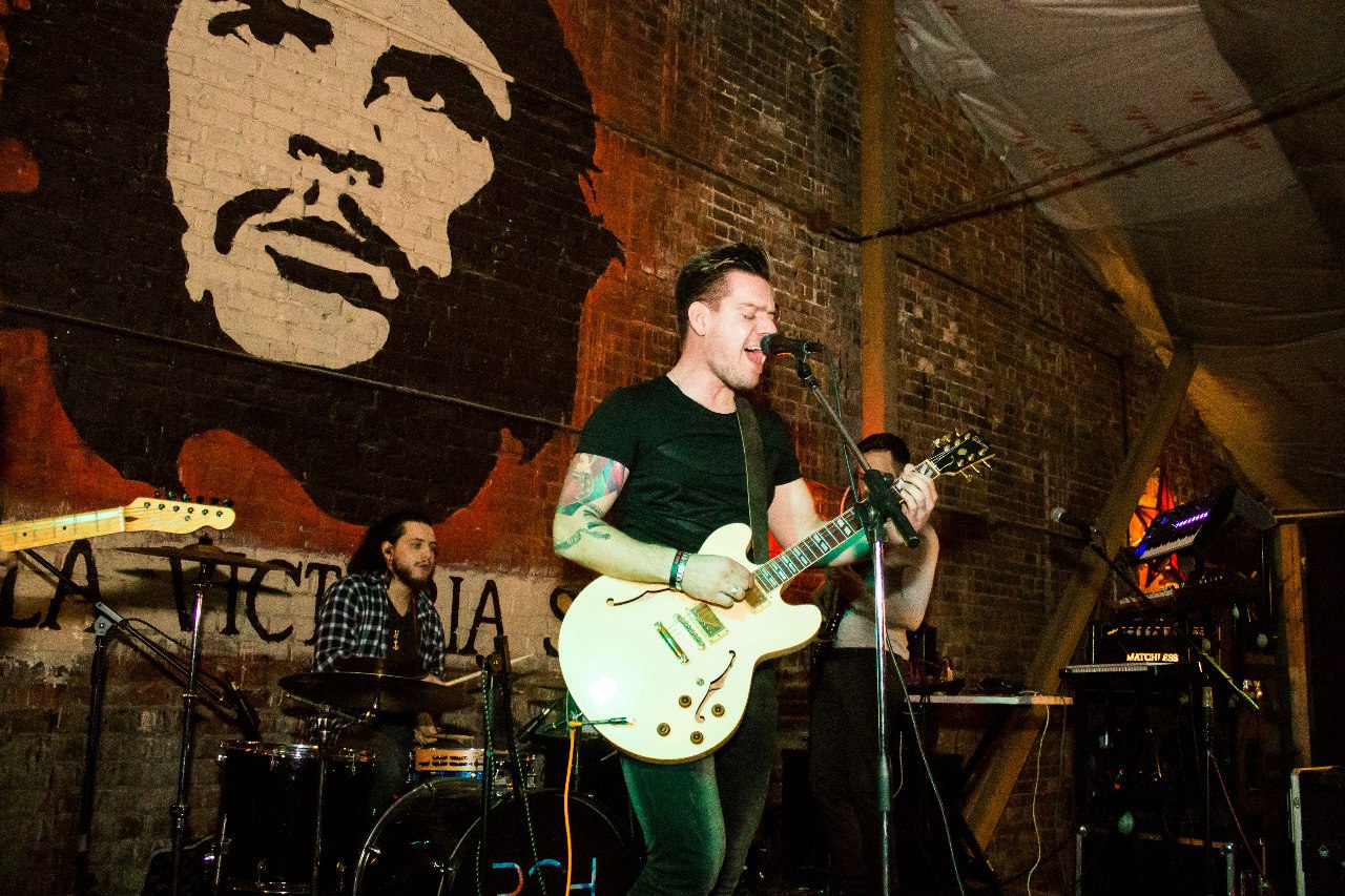 Пару лет назад наш портал уже отмечал владимирскую группу AMPLIFE как один из самых интересных и перспективных музыкальных проектов города. На днях состоялся релиз новой композиции ребят - «RAINBOW», подкрепленный ярким видео. Это повод познакомиться с музыкантами поближе