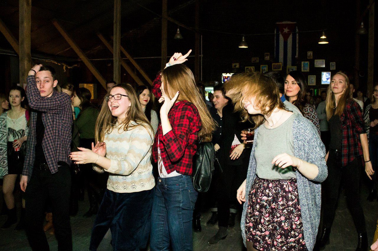 Пару лет назад наш портал уже отмечал владимирскую группу AMPLIFE как один из самых интересных и перспективных музыкальных проектов города. На днях состоялся релиз новой композиции ребят - «RAINBOW», подкрепленный ярким видео. Это повод познакомиться с музыкантами поближе