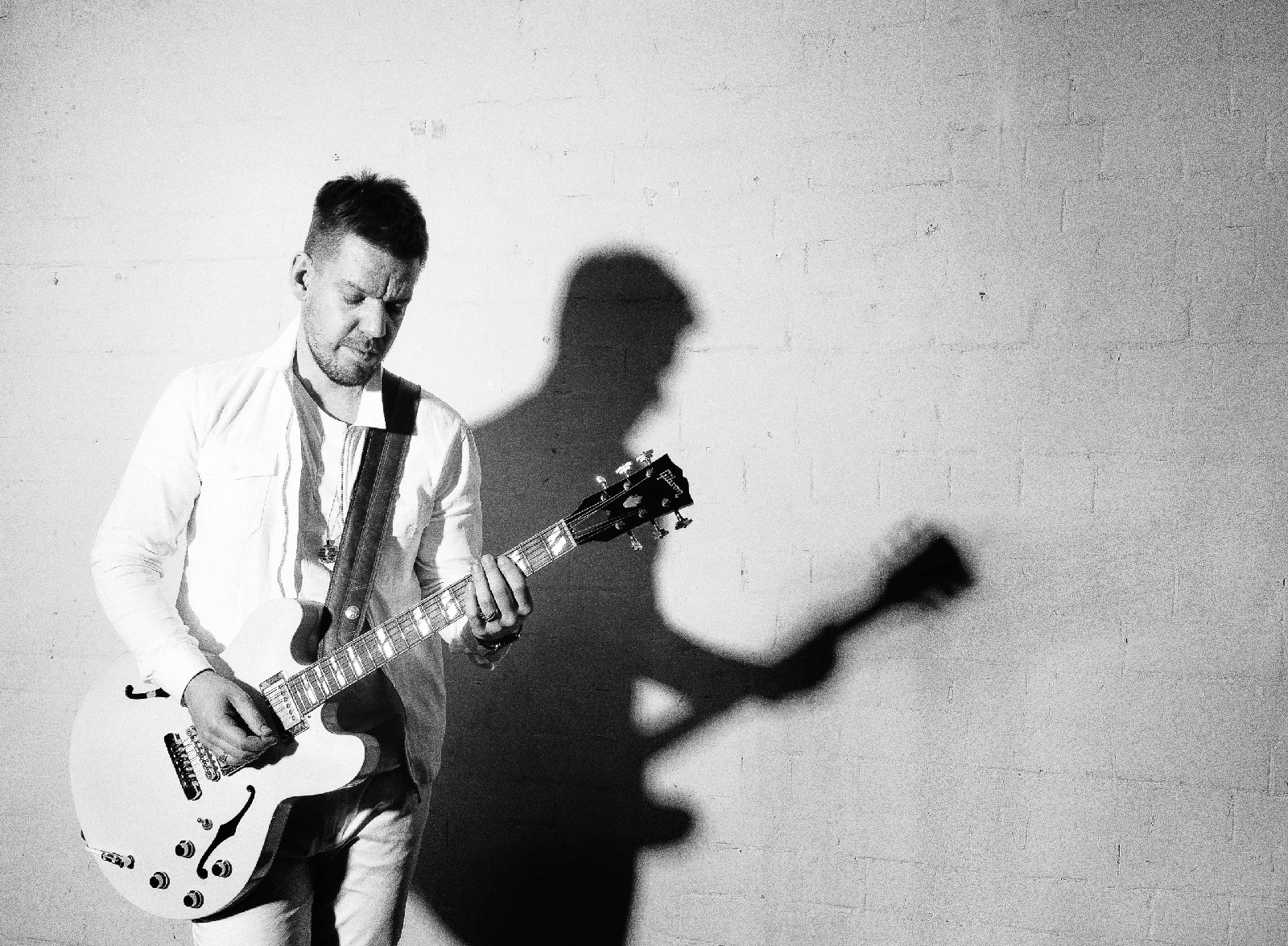 Пару лет назад наш портал уже отмечал владимирскую группу AMPLIFE как один из самых интересных и перспективных музыкальных проектов города. На днях состоялся релиз новой композиции ребят - «RAINBOW», подкрепленный ярким видео. Это повод познакомиться с музыкантами поближе