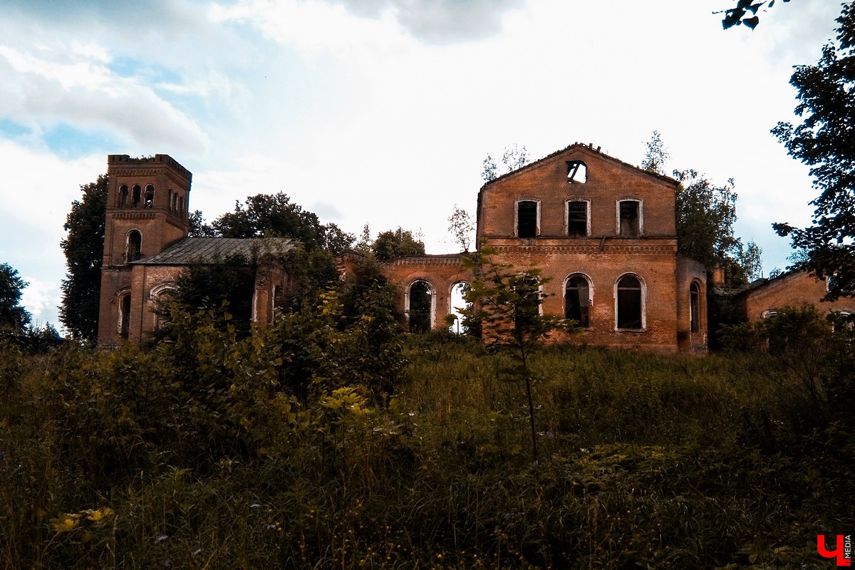 Экскурсия по замку Толей - главному зданию в ансамбле усадьбы Федоровского села