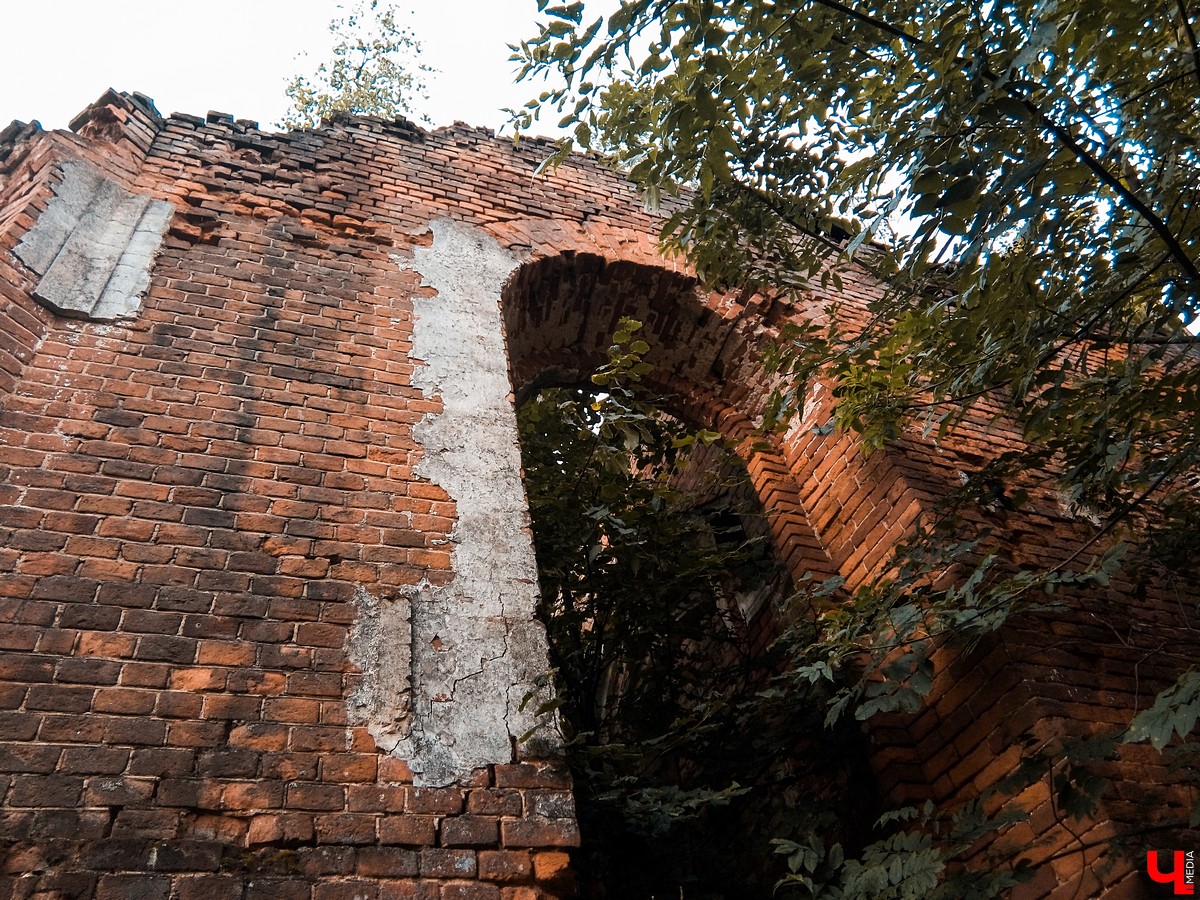Экскурсия по замку Толей - главному зданию в ансамбле усадьбы Федоровского села