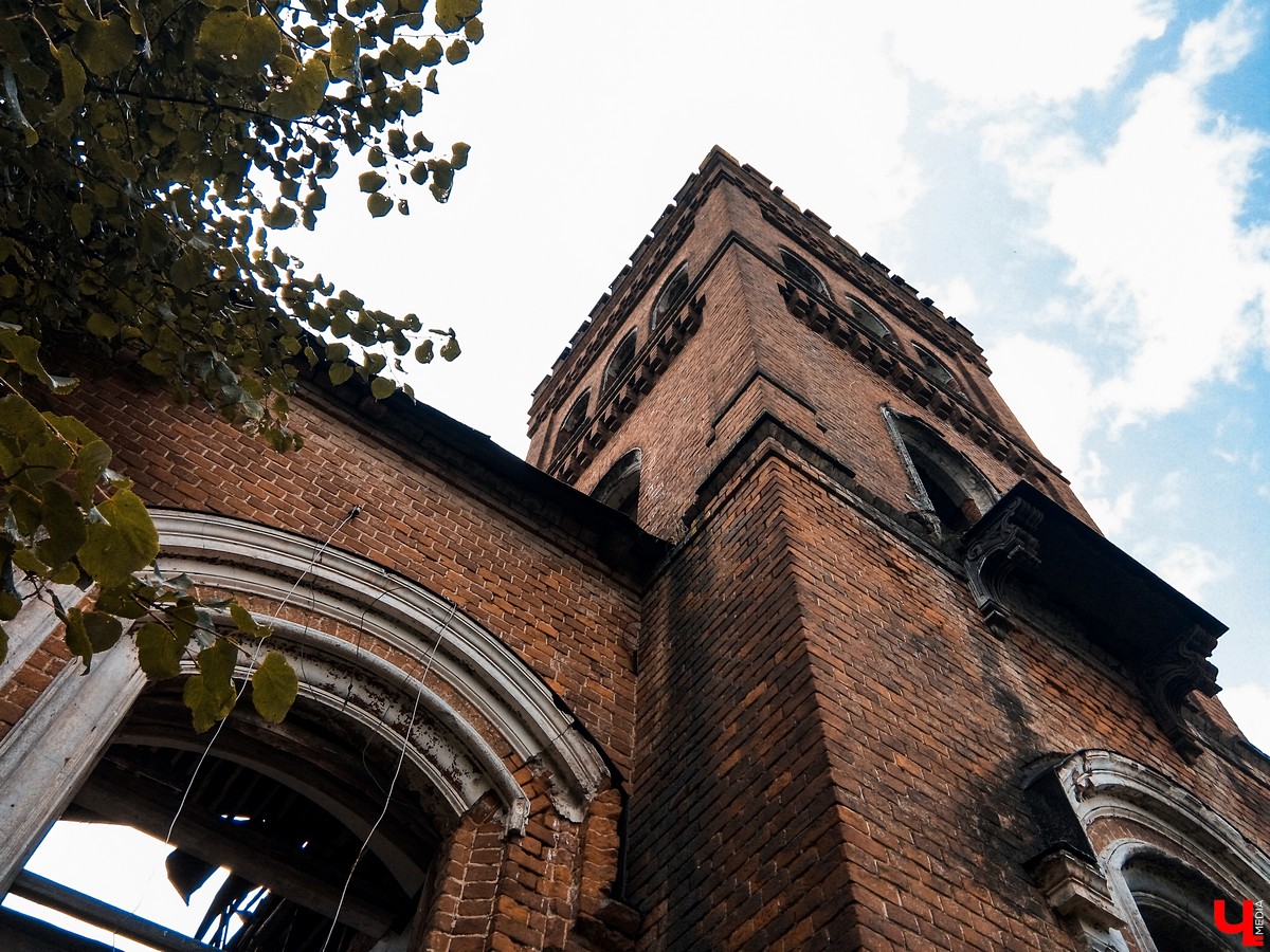 Экскурсия по замку Толей - главному зданию в ансамбле усадьбы Федоровского села