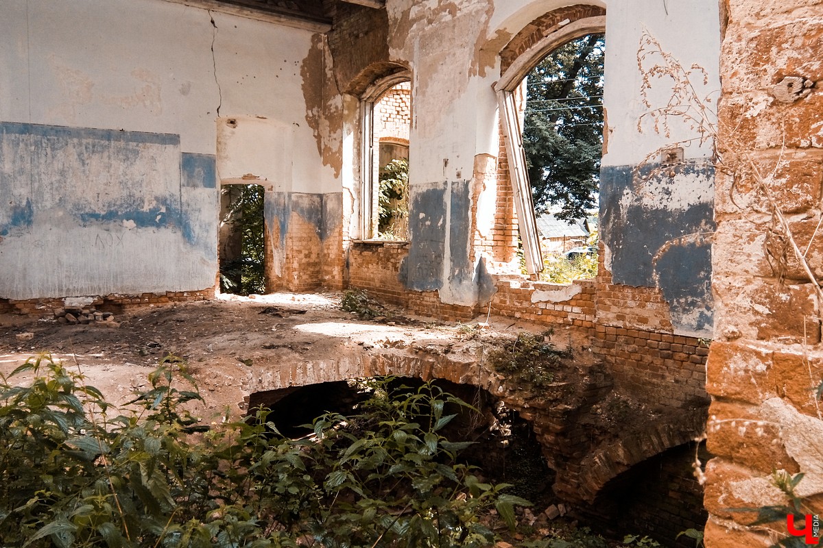 Экскурсия по замку Толей - главному зданию в ансамбле усадьбы Федоровского села