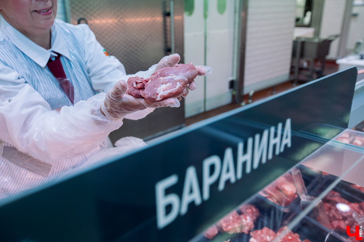 Актриса Инга Галдина и шеф-повар Дмитрий Орловский приготовили самсу по традиционному узбекскому рецепту, но с владимирской тыквой