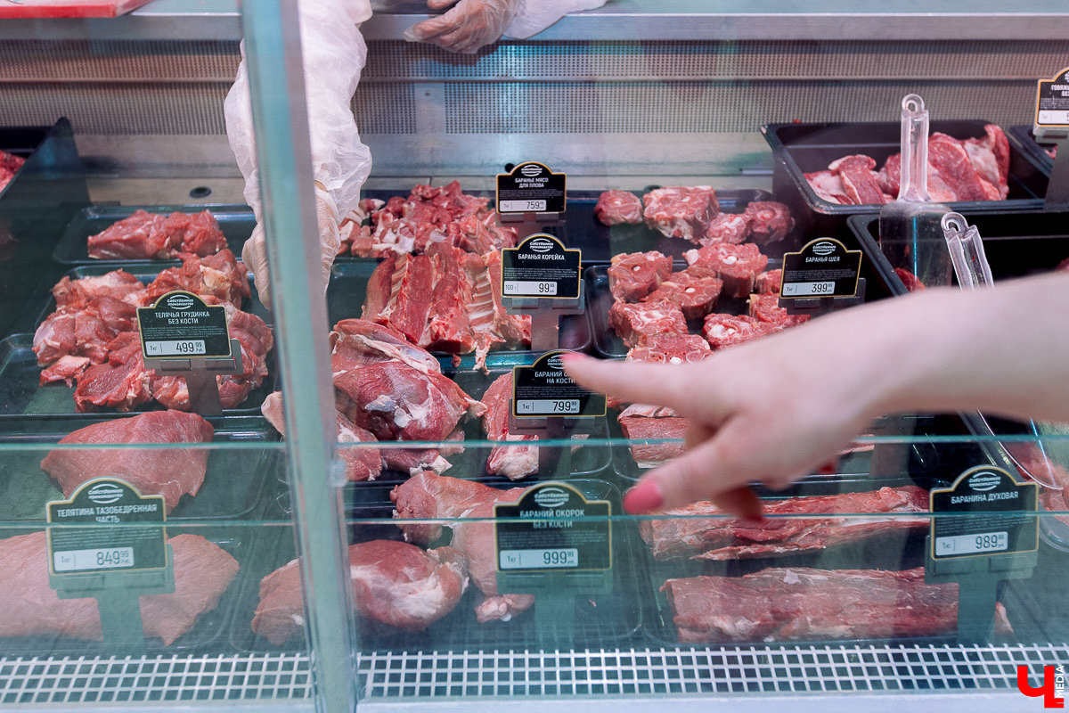 Актриса Инга Галдина и шеф-повар Дмитрий Орловский приготовили самсу по традиционному узбекскому рецепту, но с владимирской тыквой