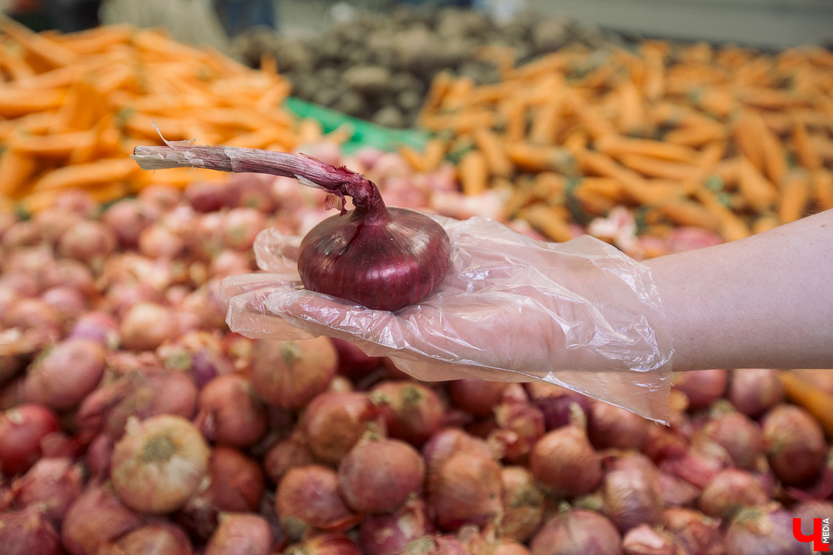 Актриса Инга Галдина и шеф-повар Дмитрий Орловский приготовили самсу по традиционному узбекскому рецепту, но с владимирской тыквой