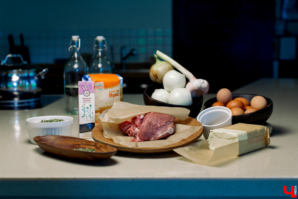 Актриса Инга Галдина и шеф-повар Дмитрий Орловский приготовили самсу по традиционному узбекскому рецепту, но с владимирской тыквой