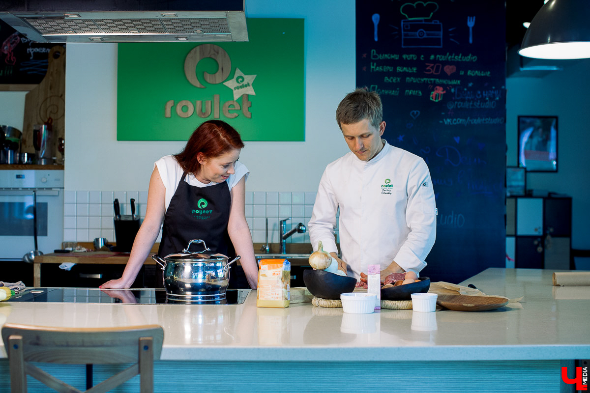 Актриса Инга Галдина и шеф-повар Дмитрий Орловский приготовили самсу по традиционному узбекскому рецепту, но с владимирской тыквой