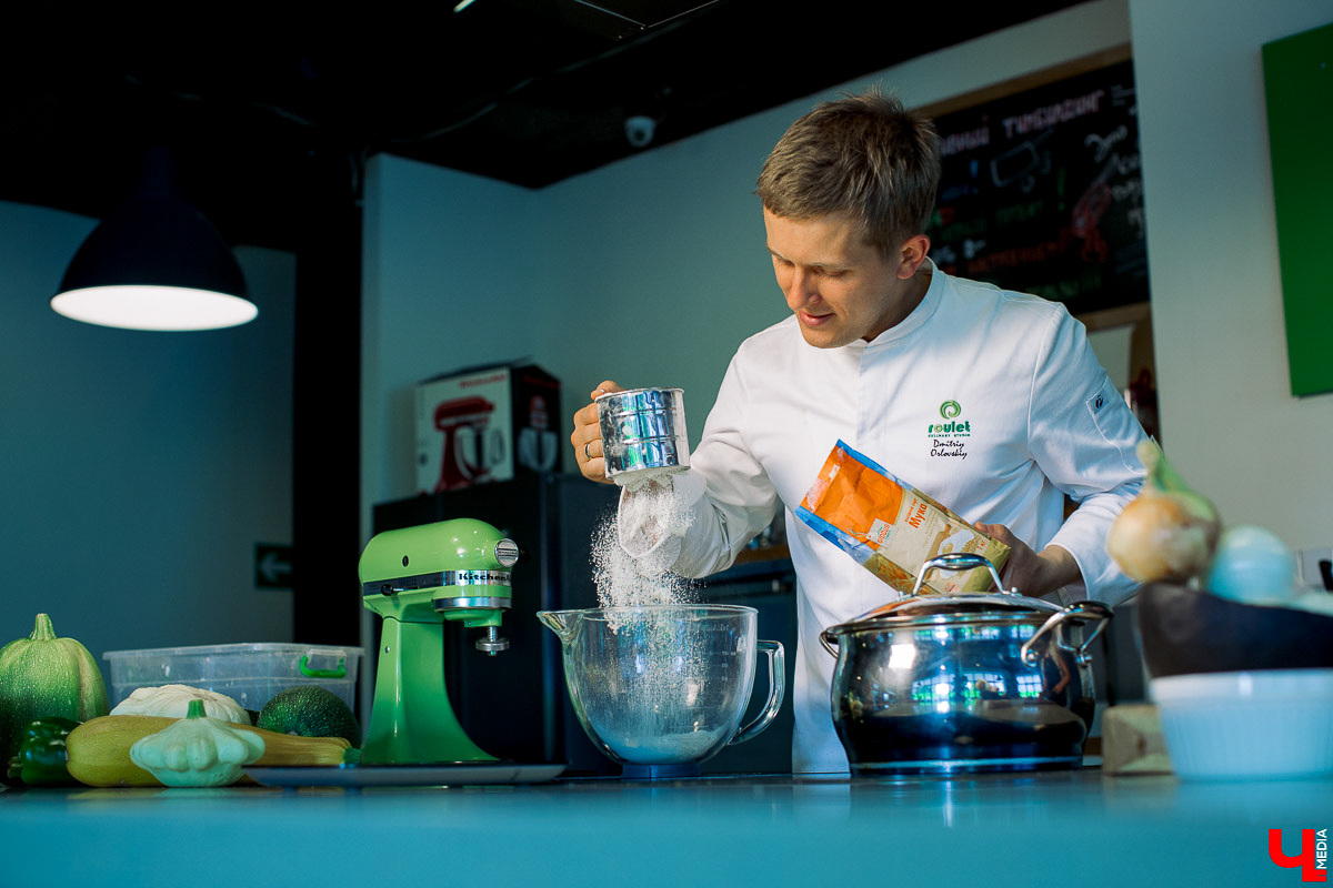 Актриса Инга Галдина и шеф-повар Дмитрий Орловский приготовили самсу по традиционному узбекскому рецепту, но с владимирской тыквой