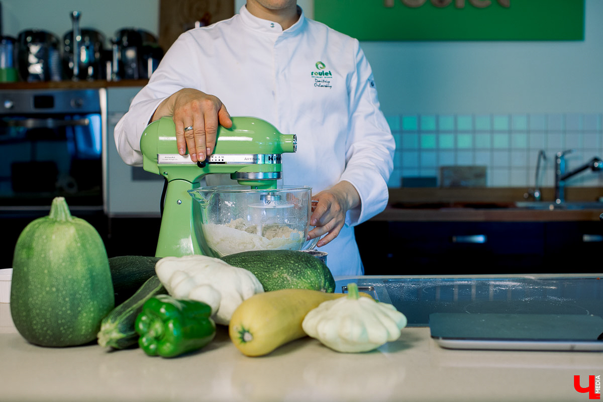 Актриса Инга Галдина и шеф-повар Дмитрий Орловский приготовили самсу по традиционному узбекскому рецепту, но с владимирской тыквой