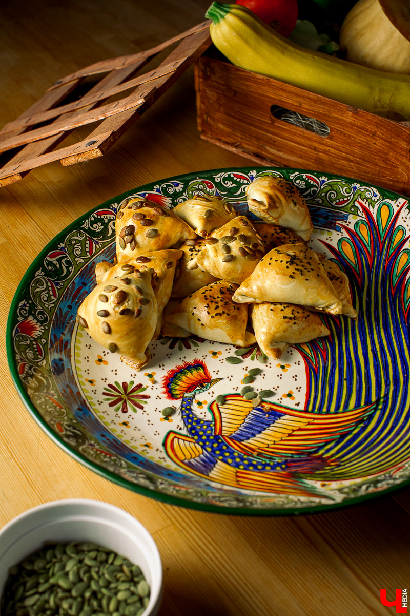 Актриса Инга Галдина и шеф-повар Дмитрий Орловский приготовили самсу по традиционному узбекскому рецепту, но с владимирской тыквой