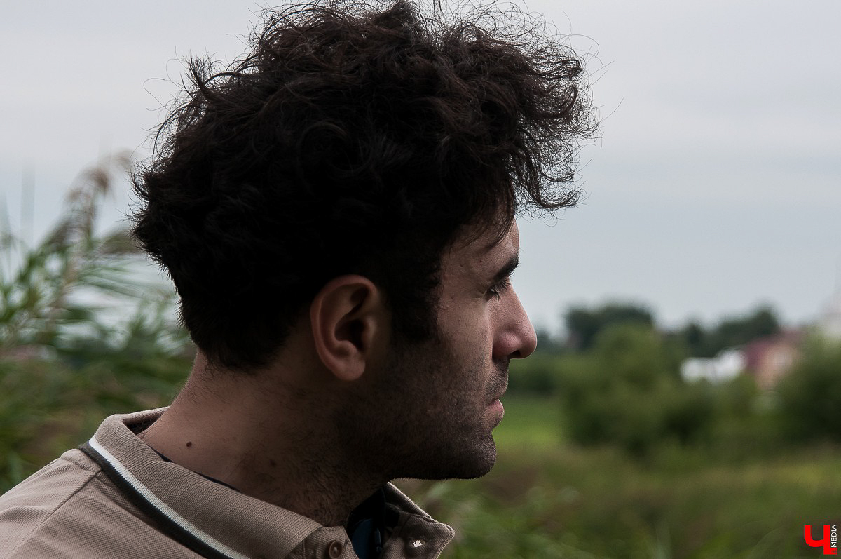 В Суздале снимают фильм “Золотое кольцо”. Два съемочных дня охватывают несколько минут экранного времени. В первый день успели снять аварию в лодке