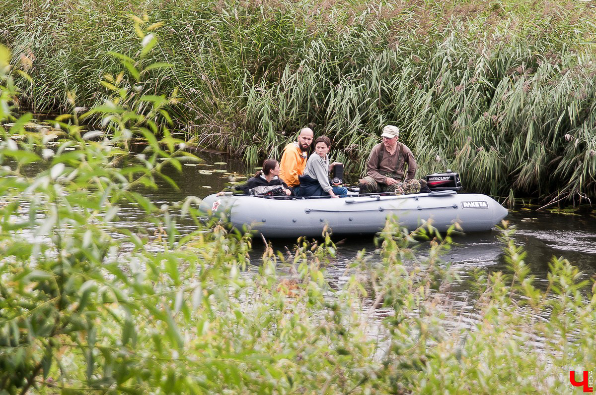 В Суздале снимают фильм “Золотое кольцо”. Два съемочных дня охватывают несколько минут экранного времени. В первый день успели снять аварию в лодке