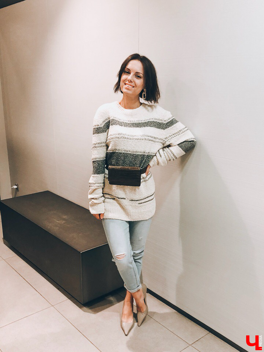 Стилист Мария Засорина примерила мужские вещи и показала, как можно собрать женственные look’и из брутальных футболок, джинсов, рубашек и свитеров