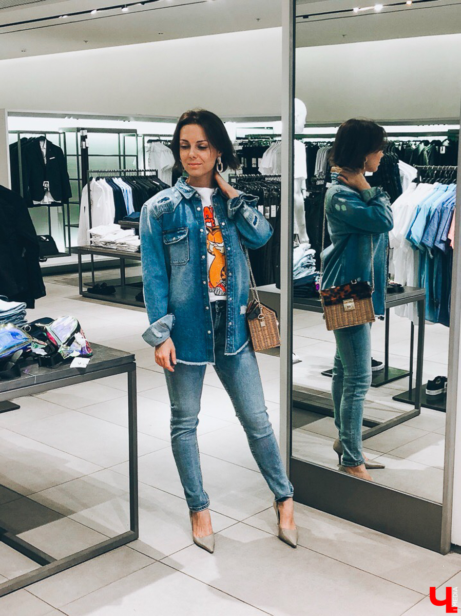 Стилист Мария Засорина примерила мужские вещи и показала, как можно собрать женственные look’и из брутальных футболок, джинсов, рубашек и свитеров