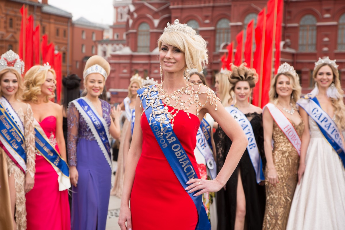 Владимирские красавицы Юлия Шелль, Татьяна Кабина, Наталья Баранкова и Светлана Дроздова поделились бьюти-секретами, порассуждали о счастье и зависти