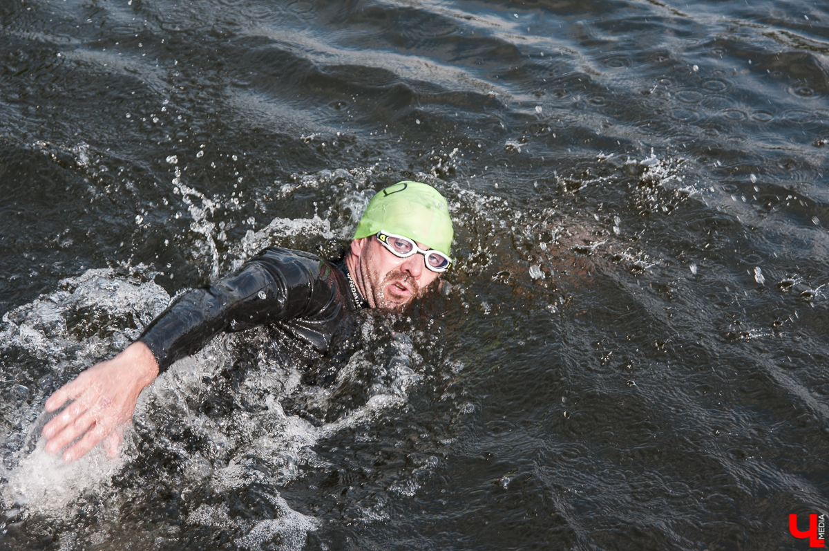 В Суздале состоялся фестиваль “Велолето”. Три дня велосипедисты соревновались друг с другом в разных категориях. Самым зрелищным состязанием стал триатлон