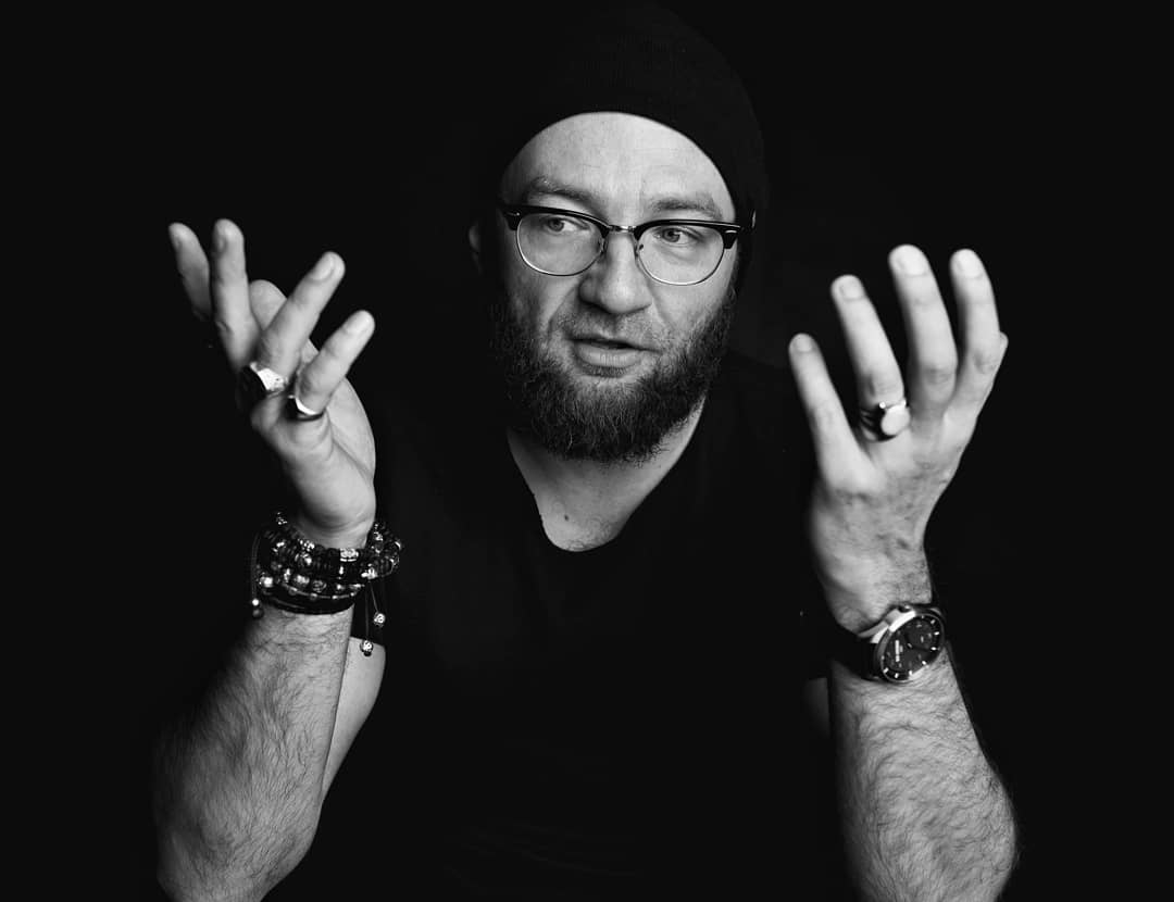 Согласно шаблонам о ню-моделях, нам представляется картина: нагая девушка с красивым телом и страстным взглядом. Иногда такой бывает и Анастасия Никольская, 22-летняя владимирская модель. Но в повседневной жизни она вполне обычная девчонка