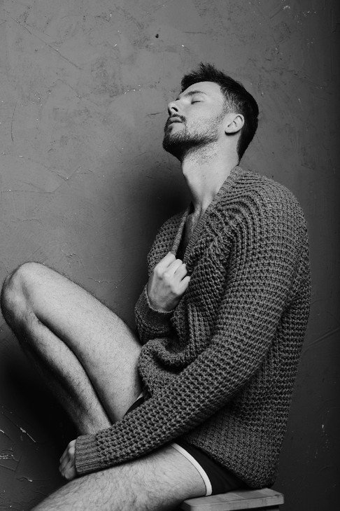 Согласно шаблонам о ню-моделях, нам представляется картина: нагая девушка с красивым телом и страстным взглядом. Иногда такой бывает и Анастасия Никольская, 22-летняя владимирская модель. Но в повседневной жизни она вполне обычная девчонка