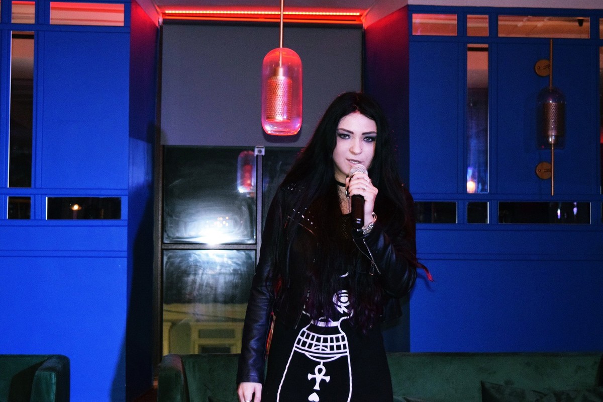 Резидент #COMEDY33 Марина Степанова из Владимира сегодня будет выступать на одной сцене с ведущим Русланом Мухтаровым и другими комиками из разных городов в StandUp Store Moscow