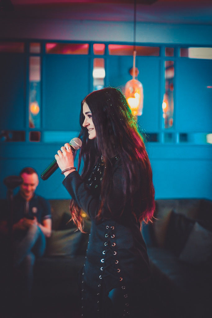 Резидент #COMEDY33 Марина Степанова из Владимира сегодня будет выступать на одной сцене с ведущим Русланом Мухтаровым и другими комиками из разных городов в StandUp Store Moscow