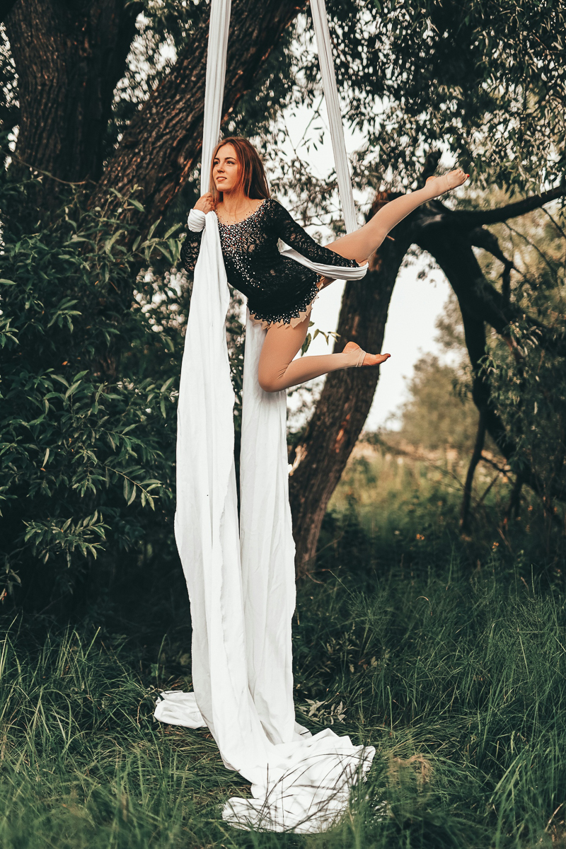 Воздушная акробатика, или эквилибр - не просто спорт, а целое искусство, которым девушки Владимира стали увлекаться относительно недавно. Мы пообщались с прекрасными эквилибристками нашего города и поговорили об их достижениях и и не только