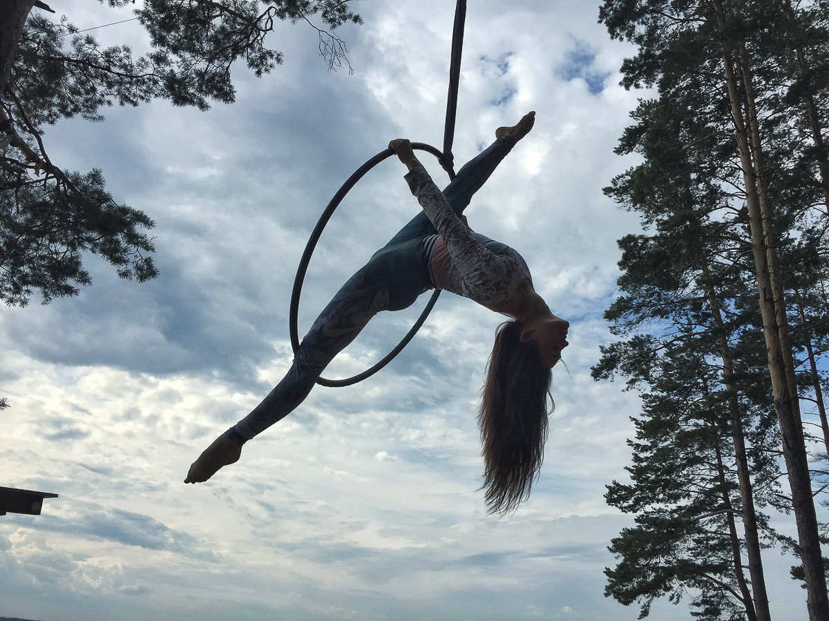 Воздушная акробатика, или эквилибр - не просто спорт, а целое искусство, которым девушки Владимира стали увлекаться относительно недавно. Мы пообщались с прекрасными эквилибристками нашего города и поговорили об их достижениях и и не только