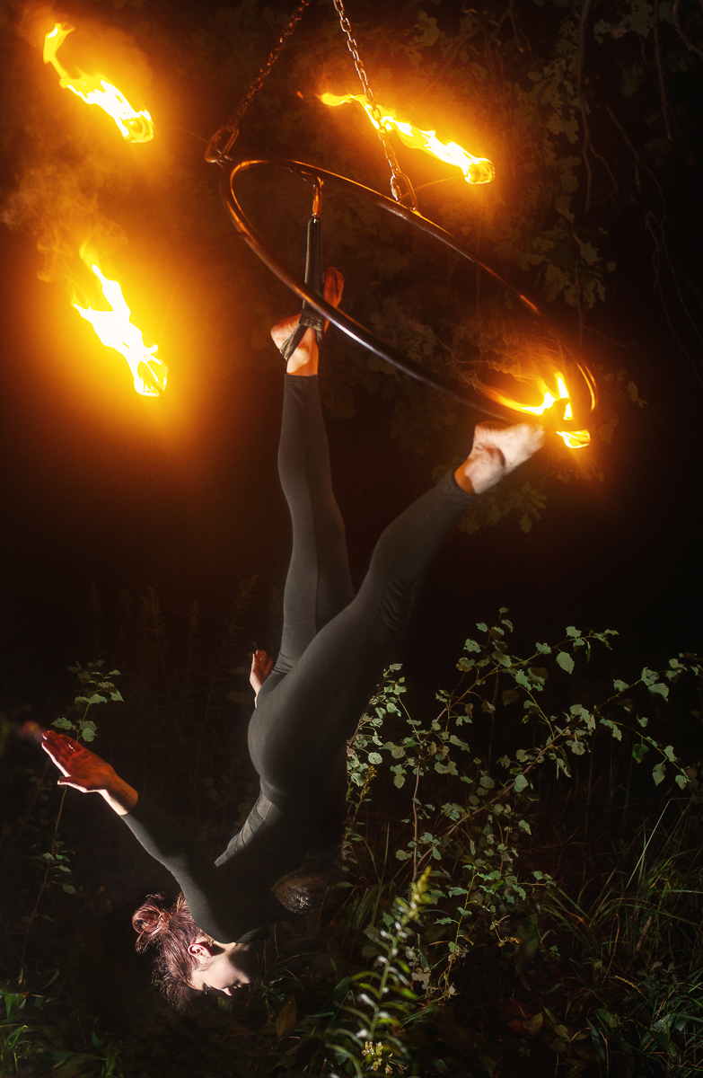 Воздушная акробатика, или эквилибр - не просто спорт, а целое искусство, которым девушки Владимира стали увлекаться относительно недавно. Мы пообщались с прекрасными эквилибристками нашего города и поговорили об их достижениях и и не только