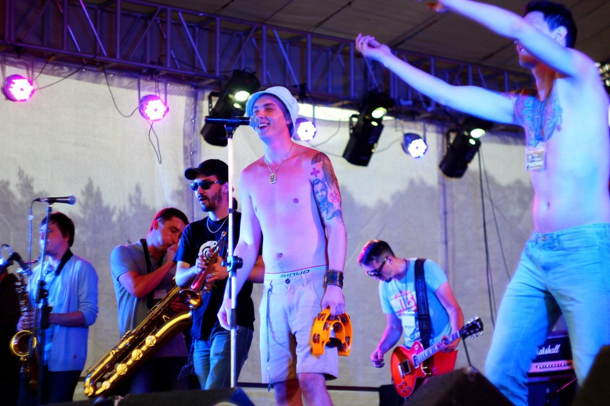 17 августа после трехлетнего перерыва во Владимире вновь состоится культовый рок-фестиваль «Владимирский тяжеловоз». Одним из хэдлайнеров фестиваля станет группа из Костромы «Гудтаймс»