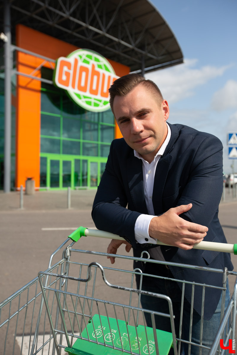 Бизнес-эксперт Алексей Караулов и шеф студии Roulet Дмитрий Орловский приготовили домашнюю версию острого тайского супа с креветками - том кха кунг