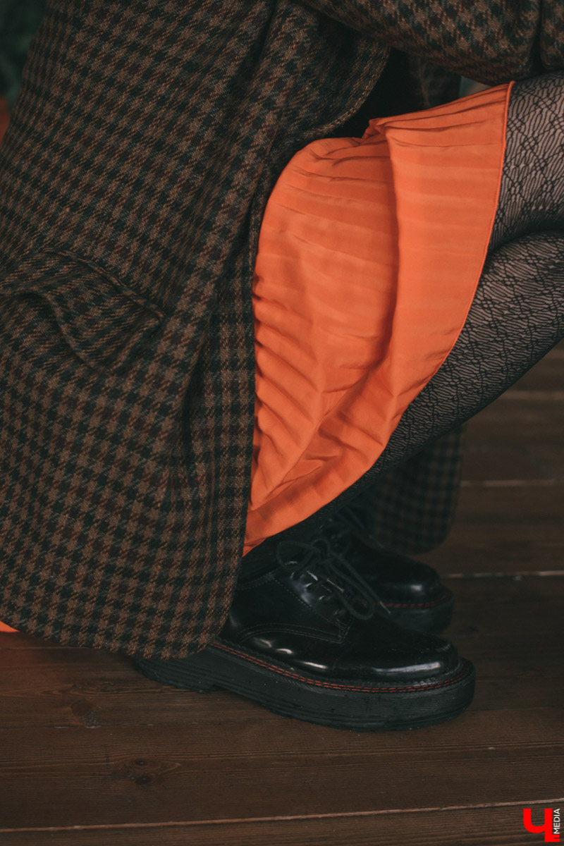 Наша рубрика про жителей города, которые знают толк в моде, сегодня пополнится еще одной девушкой - стилистом Софией Кожевниковой. Она любит красиво и необычно одеваться, а также обожает винтаж и эпатаж. Вот три повседневных look`а от Софии