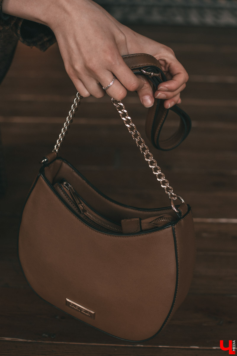 Наша рубрика про жителей города, которые знают толк в моде, сегодня пополнится еще одной девушкой - стилистом Софией Кожевниковой. Она любит красиво и необычно одеваться, а также обожает винтаж и эпатаж. Вот три повседневных look`а от Софии