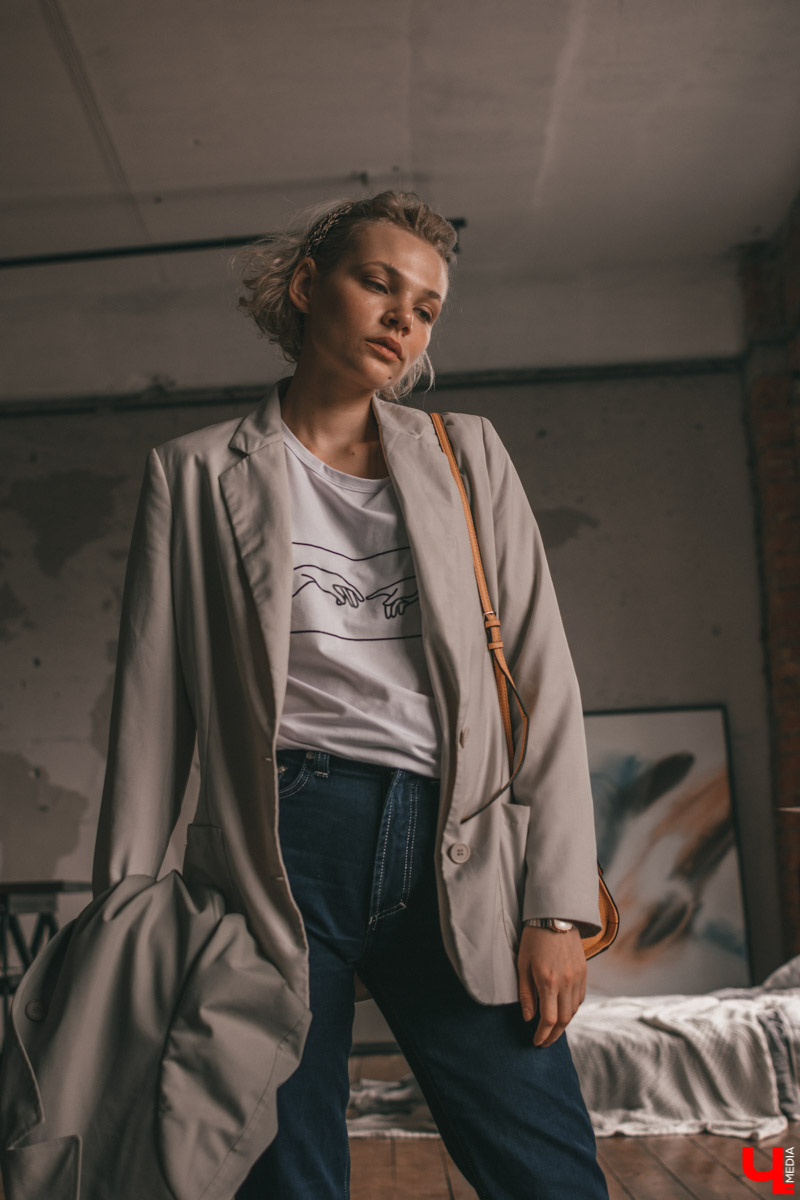 Наша рубрика про жителей города, которые знают толк в моде, сегодня пополнится еще одной девушкой - стилистом Софией Кожевниковой. Она любит красиво и необычно одеваться, а также обожает винтаж и эпатаж. Вот три повседневных look`а от Софии