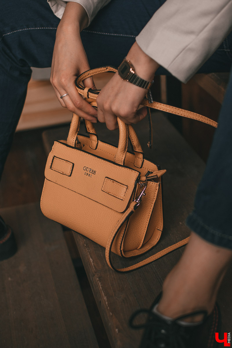 Наша рубрика про жителей города, которые знают толк в моде, сегодня пополнится еще одной девушкой - стилистом Софией Кожевниковой. Она любит красиво и необычно одеваться, а также обожает винтаж и эпатаж. Вот три повседневных look`а от Софии