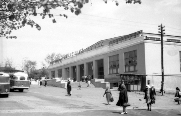 Каково это было - сходить в советский магазин? Что можно было там купить и по каким ценам? О торговле тех лет во Владимире читайте в нашем материале