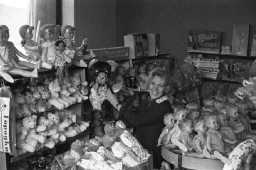 Каково это было - сходить в советский магазин? Что можно было там купить и по каким ценам? О торговле тех лет во Владимире читайте в нашем материале