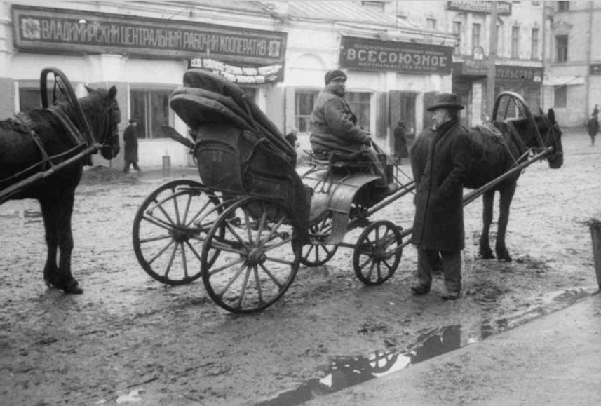 Каково это было - сходить в советский магазин? Что можно было там купить и по каким ценам? О торговле тех лет во Владимире читайте в нашем материале