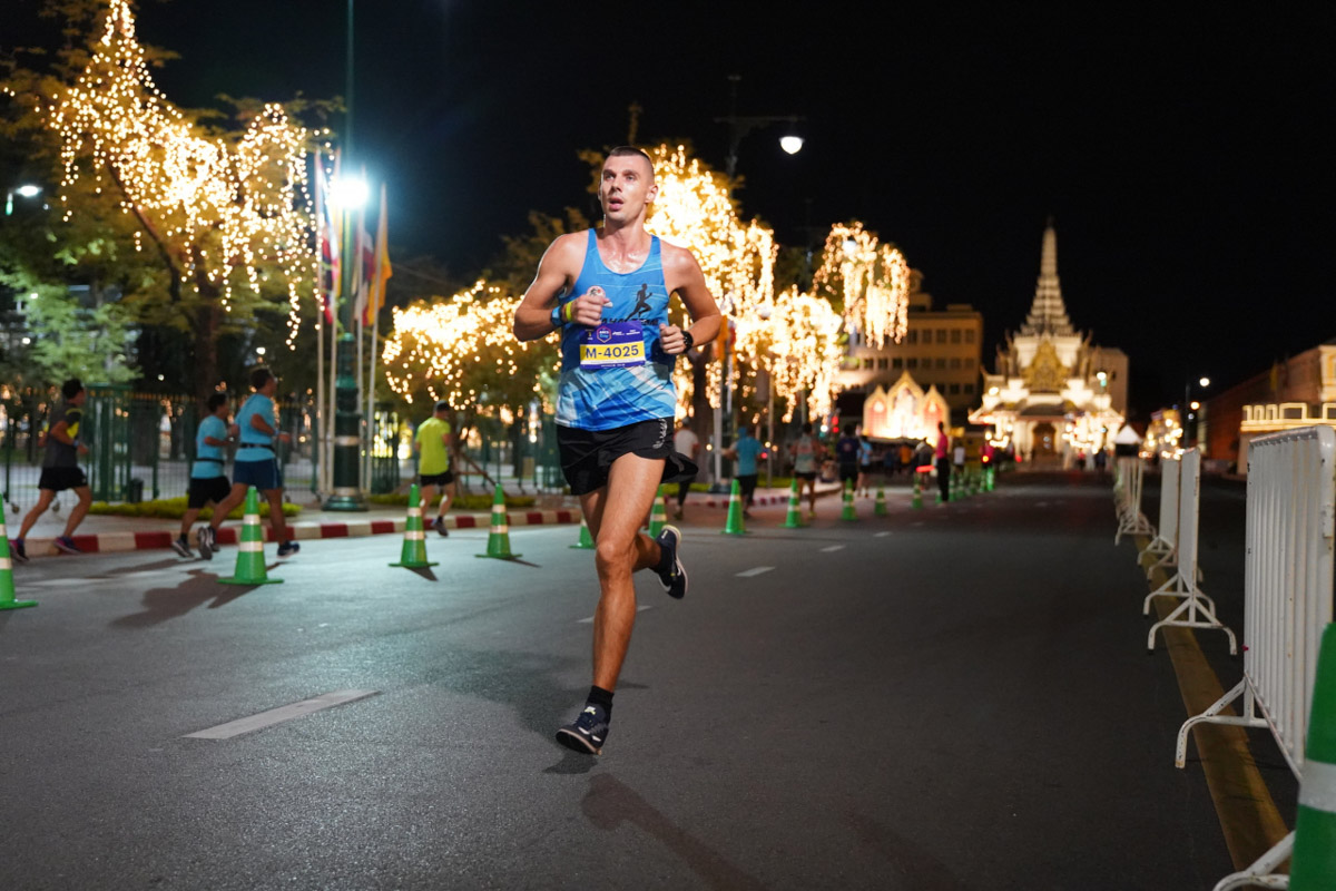 Быстрыми у владимирца Владислава Демьянова оказались не только ноги, но и руки. Всего за пару месяцев он написал собственный учебник по бегу. Мы уже заглянули в него, и вам предлагаем!