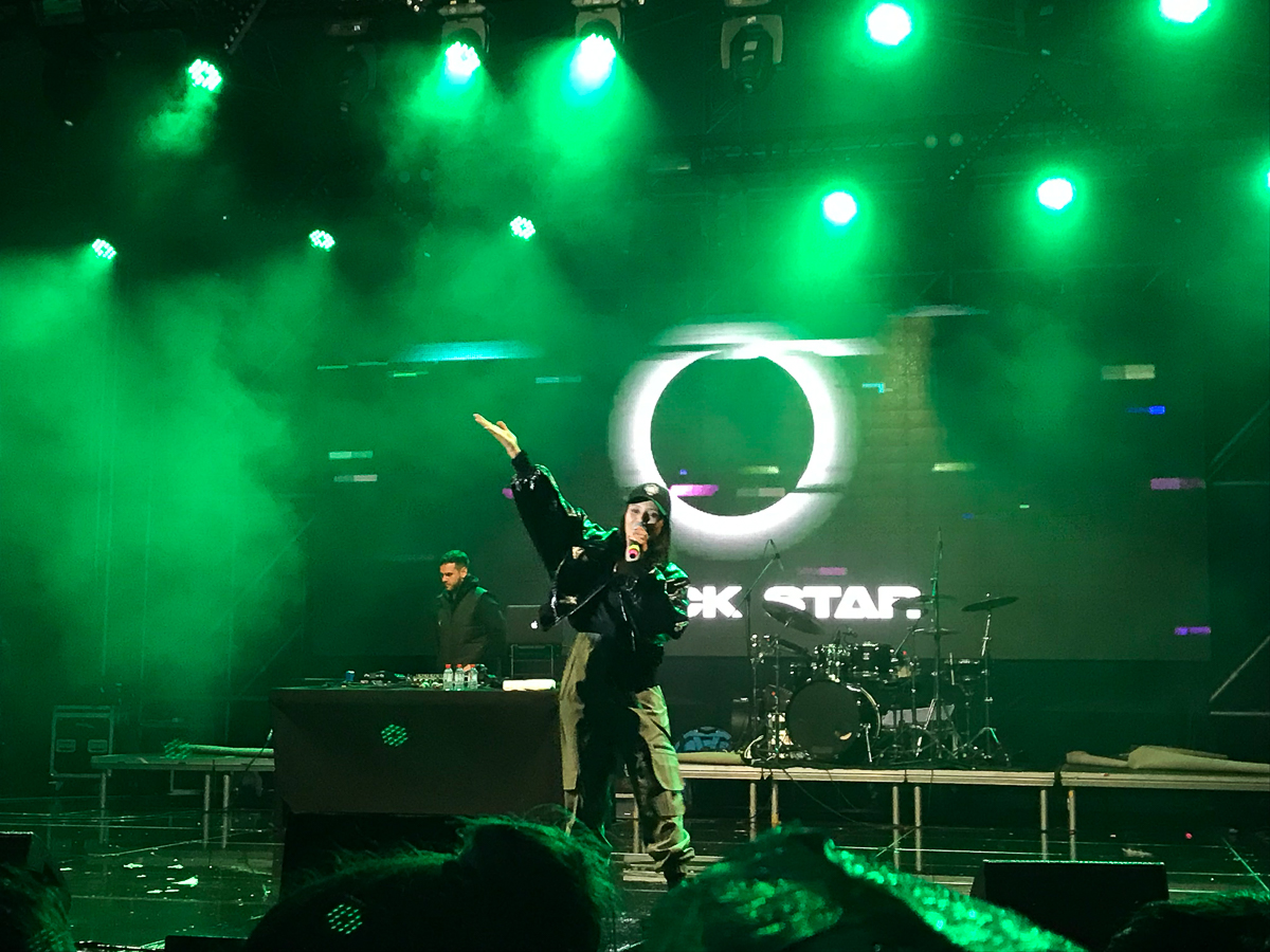 В минувшие выходные на территории аэропорта Доброград прошли выступления сразу трех именитых артистов - Полины Гагариной, Натана и Назимы. Мы побывали на всех этих концертах и теперь готовы поделиться с вами своими впечатлениями