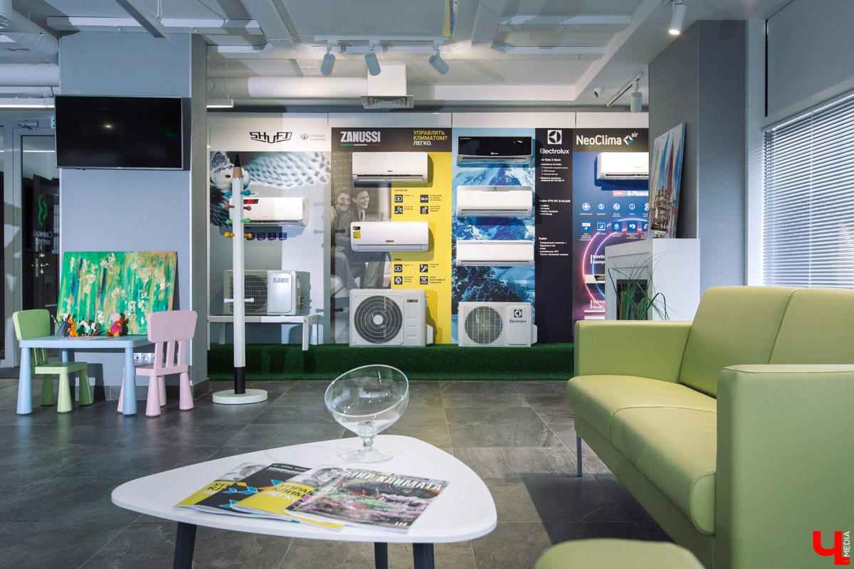 Современный просторный офис - не часто увидишь такой в нашем городе. Однако на смену душным каморкам все же приходят помещения с окнами в пол, где всегда много свободного места и дневного света