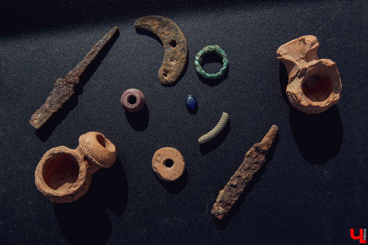 Древние женские украшения, игрушки и ножи 16 века. Специалисты областного центра археологии при ВлГУ обнаружили в центре Владимира фрагменты быта сразу нескольких веков