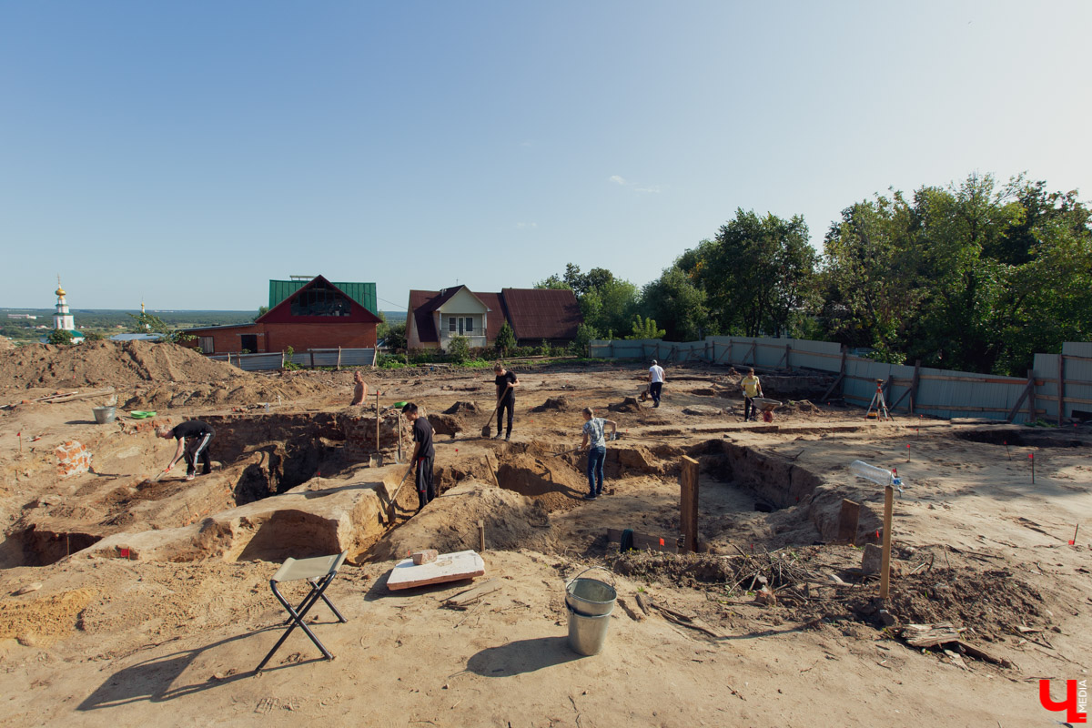 Древние женские украшения, игрушки и ножи 16 века. Специалисты областного центра археологии при ВлГУ обнаружили в центре Владимира фрагменты быта сразу нескольких веков